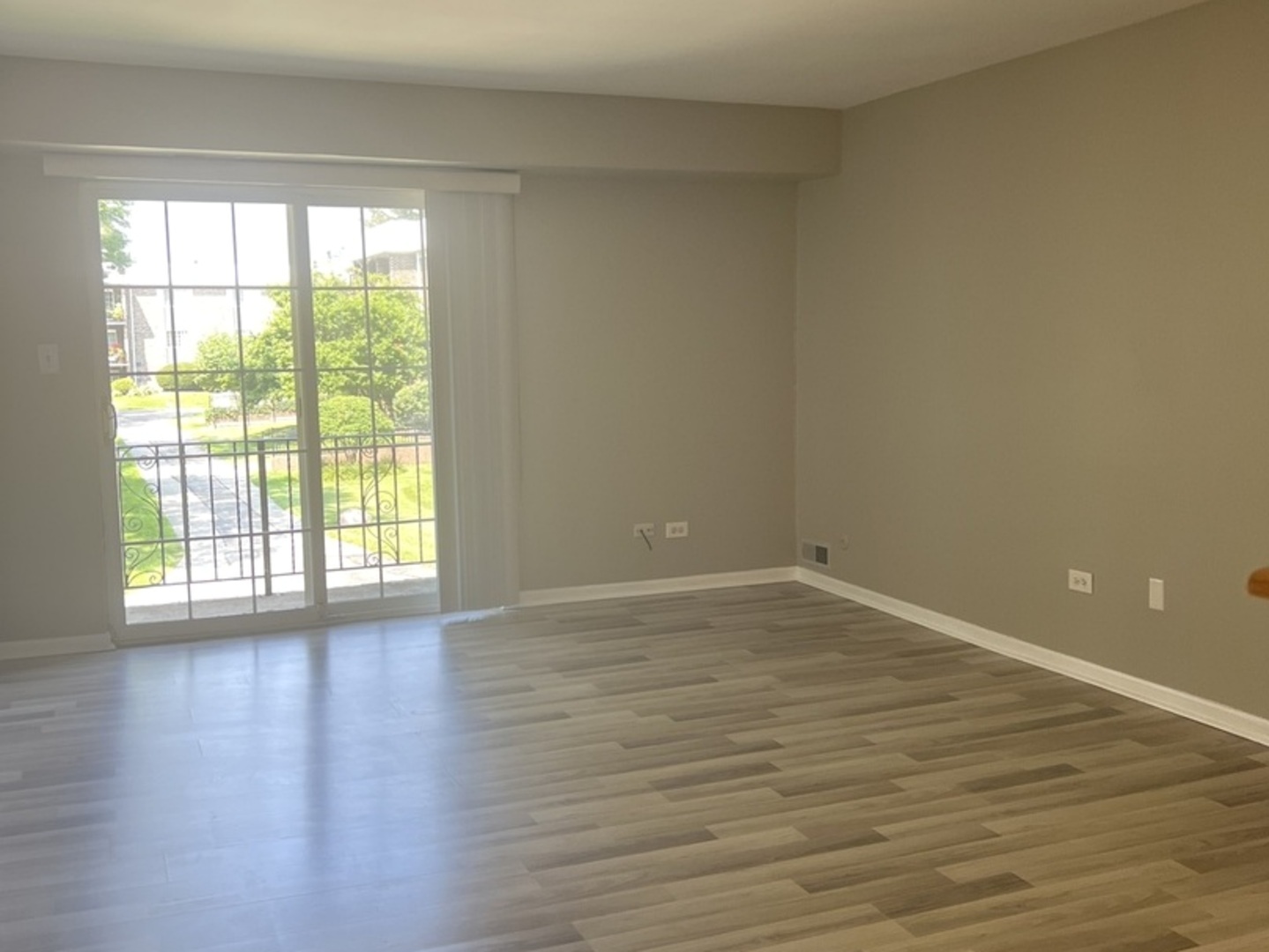 1505 N Windsor Drive #206, Arlington Heights, IL 60004