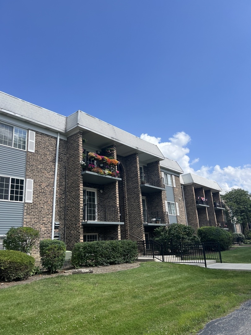 1505 N Windsor Drive #206, Arlington Heights, IL 60004