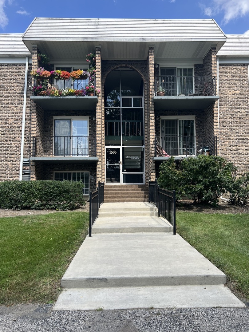 1505 N Windsor Drive #206, Arlington Heights, IL 60004