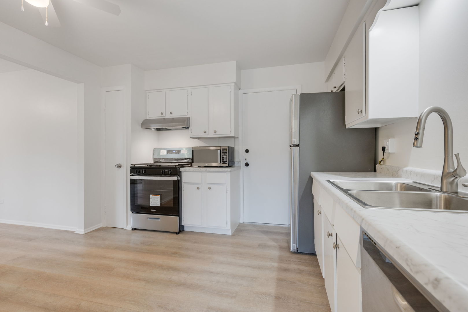 1313 S Rebecca Road #113, Lombard, IL 60148