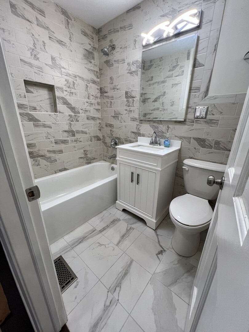 8406 Russell Street, Cary, IL 60013