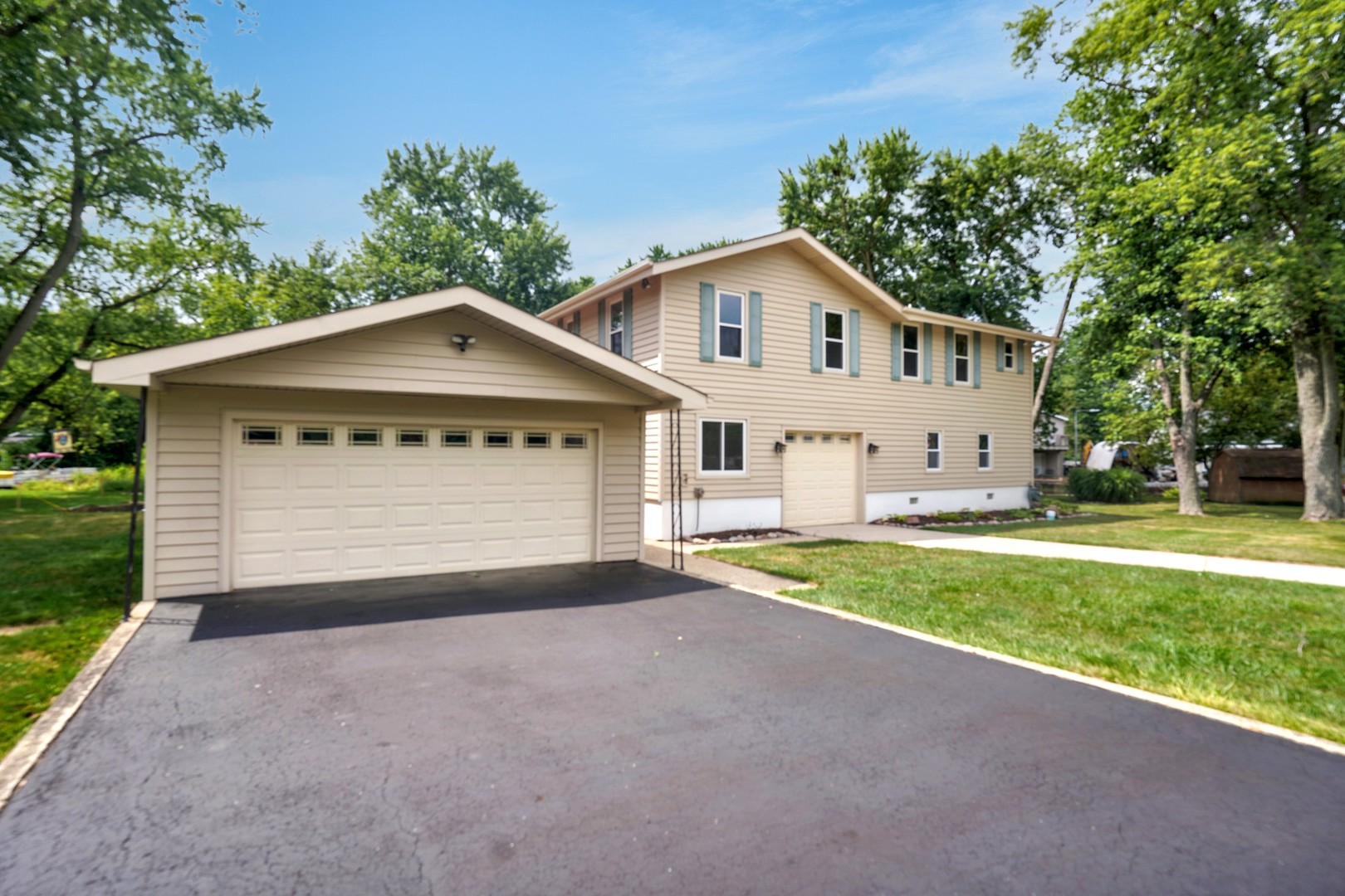 26033 W Catfish Drive, Wilmington, IL 60481
