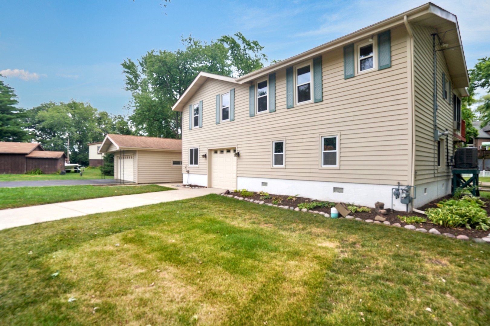 26033 W Catfish Drive, Wilmington, IL 60481