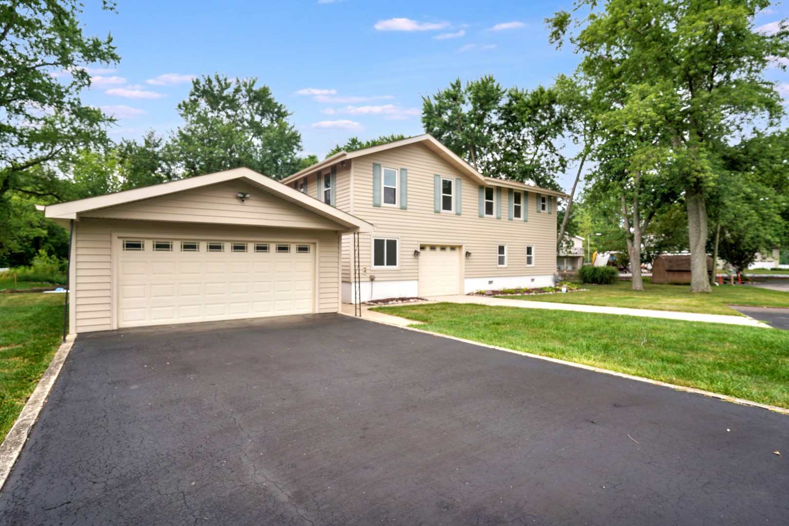 26033 W Catfish Drive, Wilmington, IL 60481