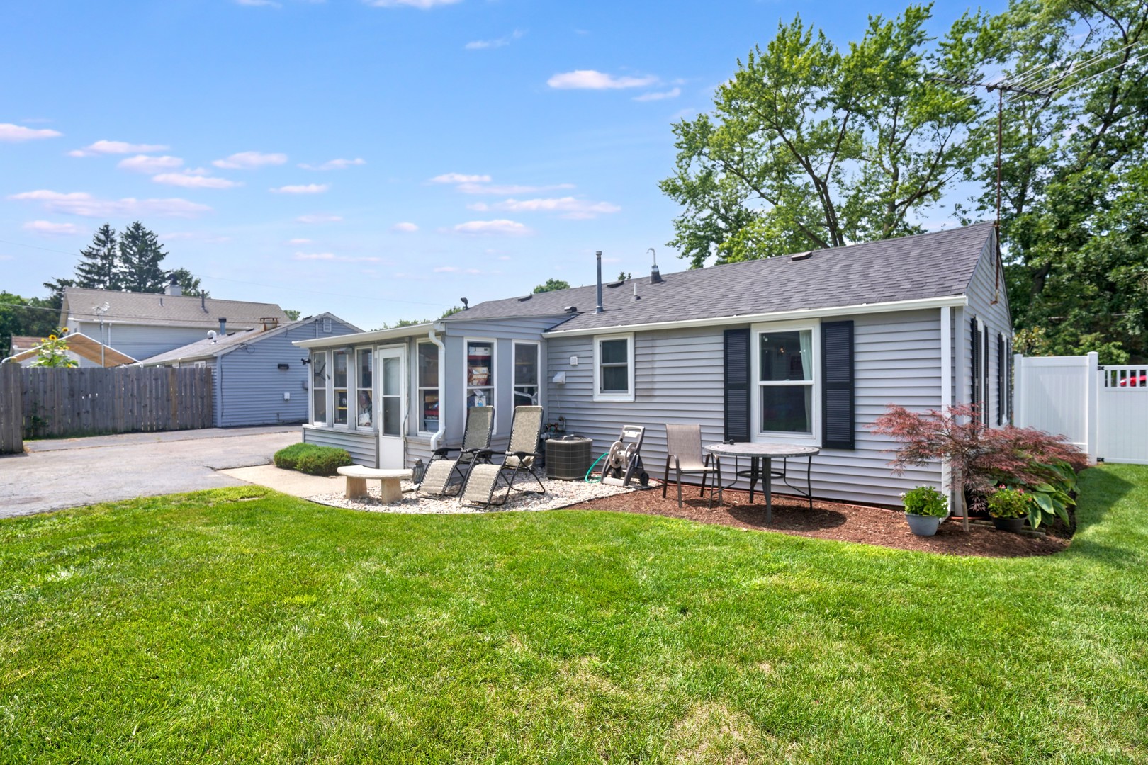 1216 Douglas Avenue, Montgomery, IL 60538