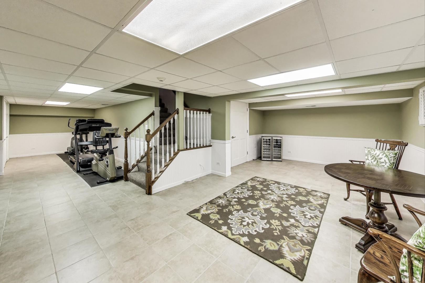 1704 S Fernandez Avenue, Arlington Heights, IL 60005