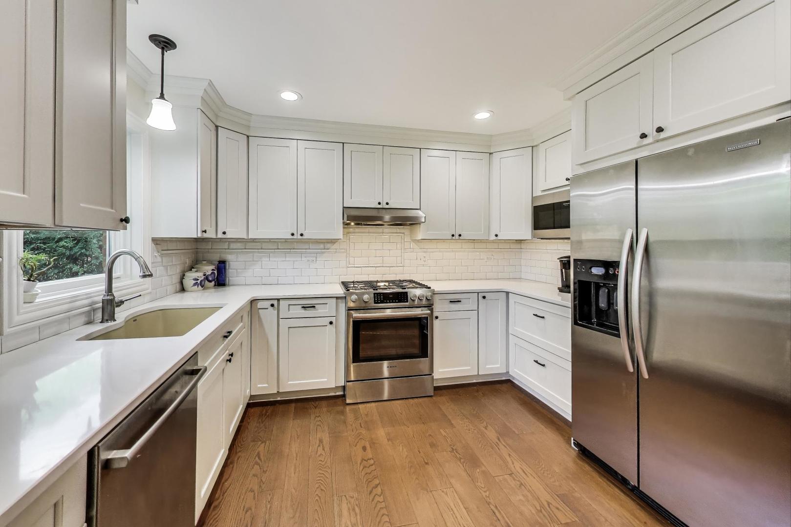 1704 S Fernandez Avenue, Arlington Heights, IL 60005