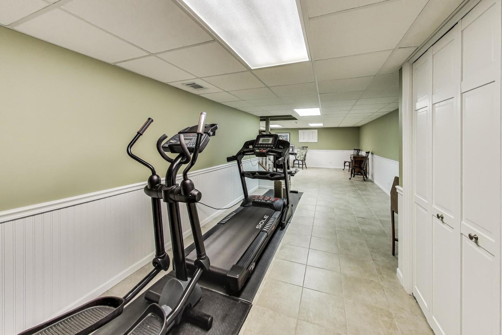 1704 S Fernandez Avenue, Arlington Heights, IL 60005