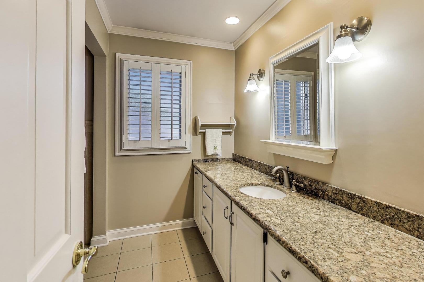 1704 S Fernandez Avenue, Arlington Heights, IL 60005