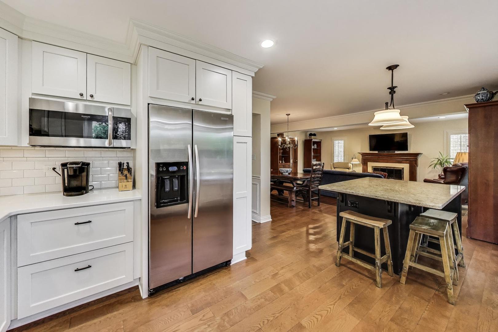 1704 S Fernandez Avenue, Arlington Heights, IL 60005