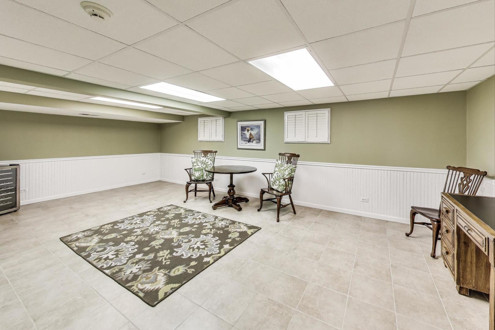 1704 S Fernandez Avenue, Arlington Heights, IL 60005