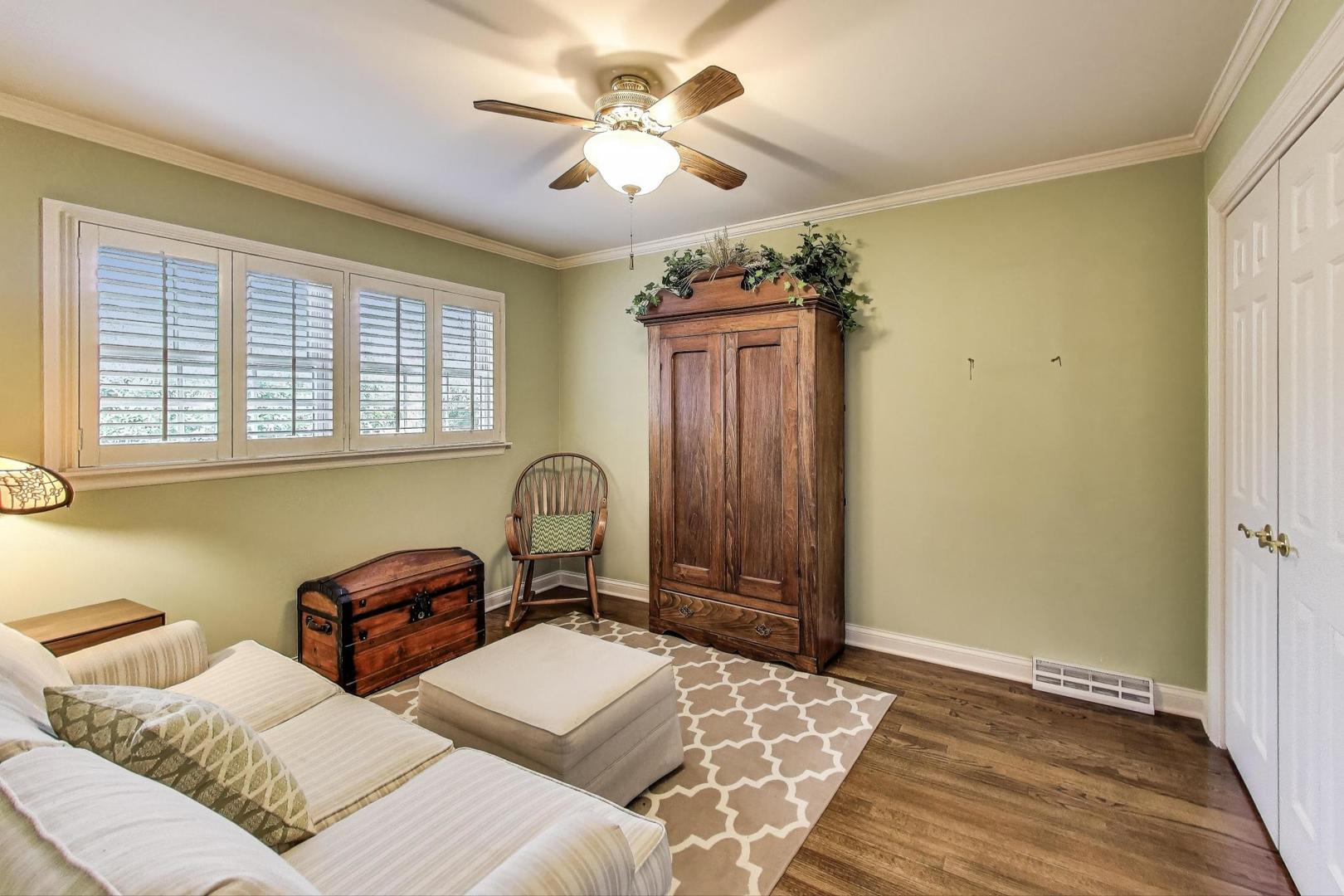 1704 S Fernandez Avenue, Arlington Heights, IL 60005