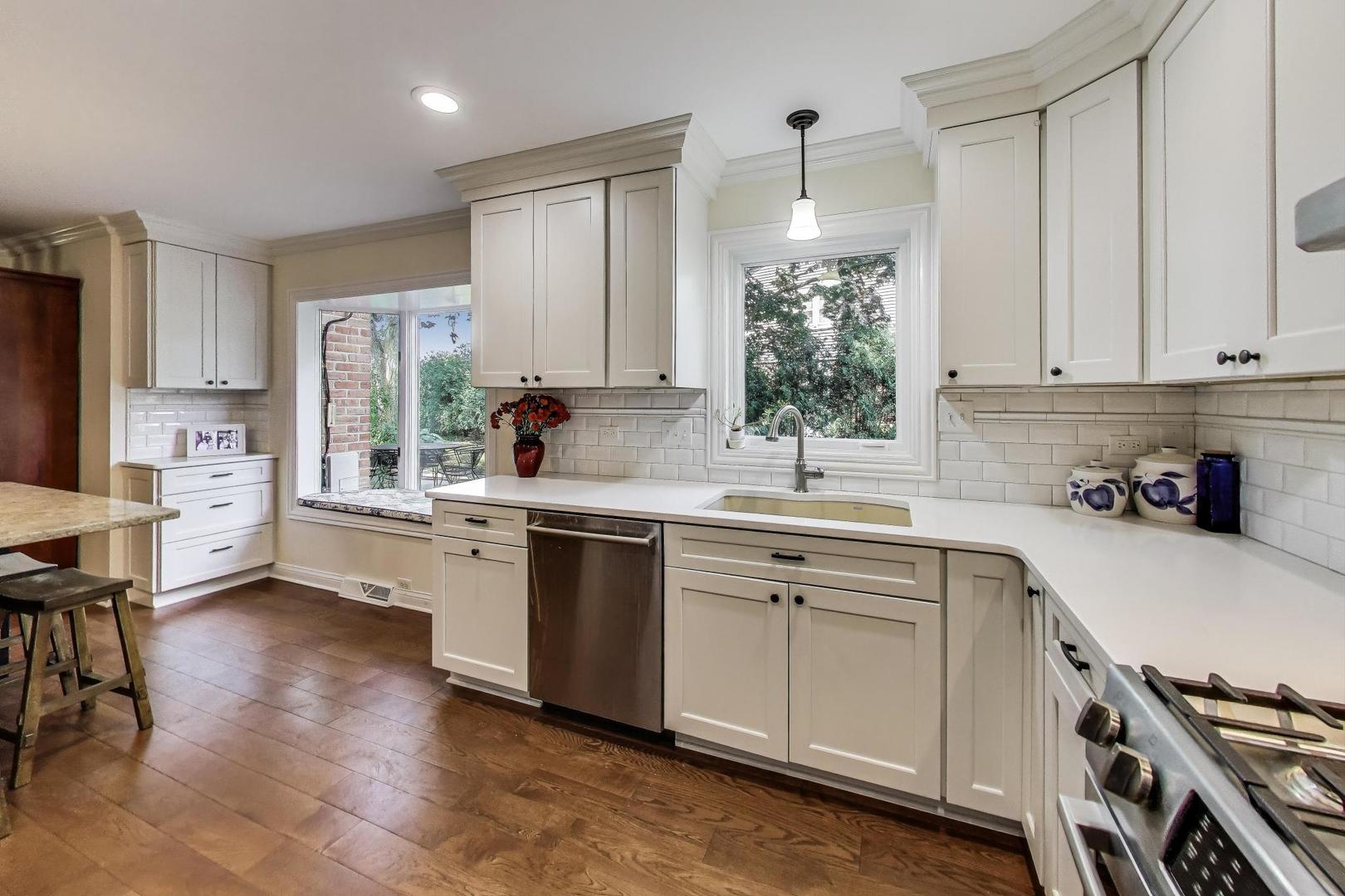 1704 S Fernandez Avenue, Arlington Heights, IL 60005