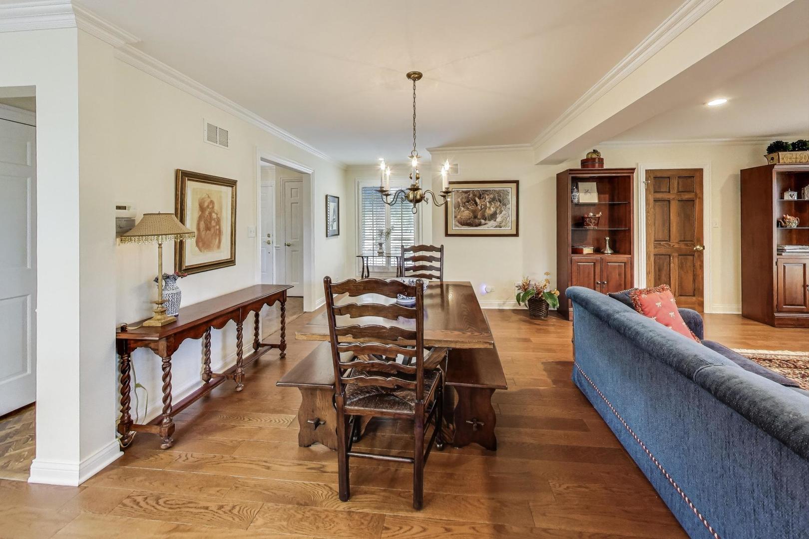 1704 S Fernandez Avenue, Arlington Heights, IL 60005
