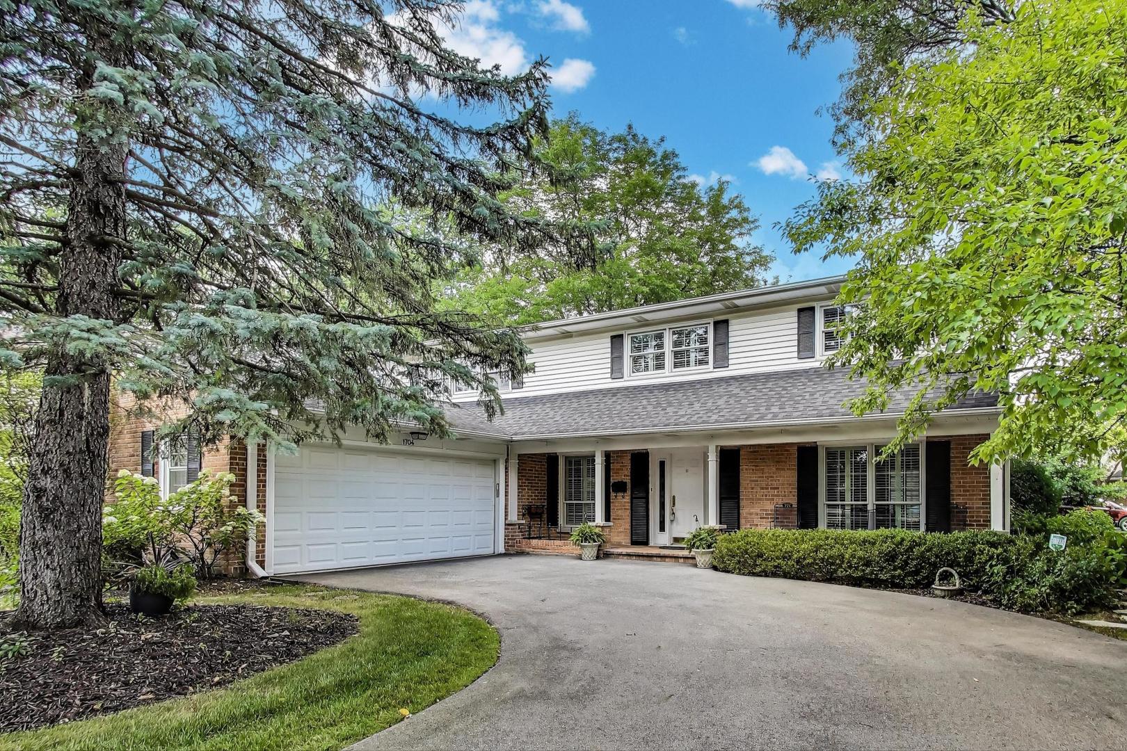 1704 S Fernandez Avenue, Arlington Heights, IL 60005