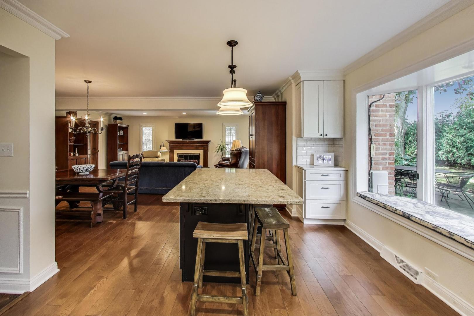 1704 S Fernandez Avenue, Arlington Heights, IL 60005