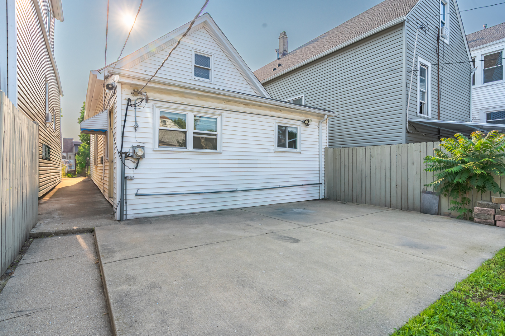 2103 N Long Avenue, Chicago, IL 60639