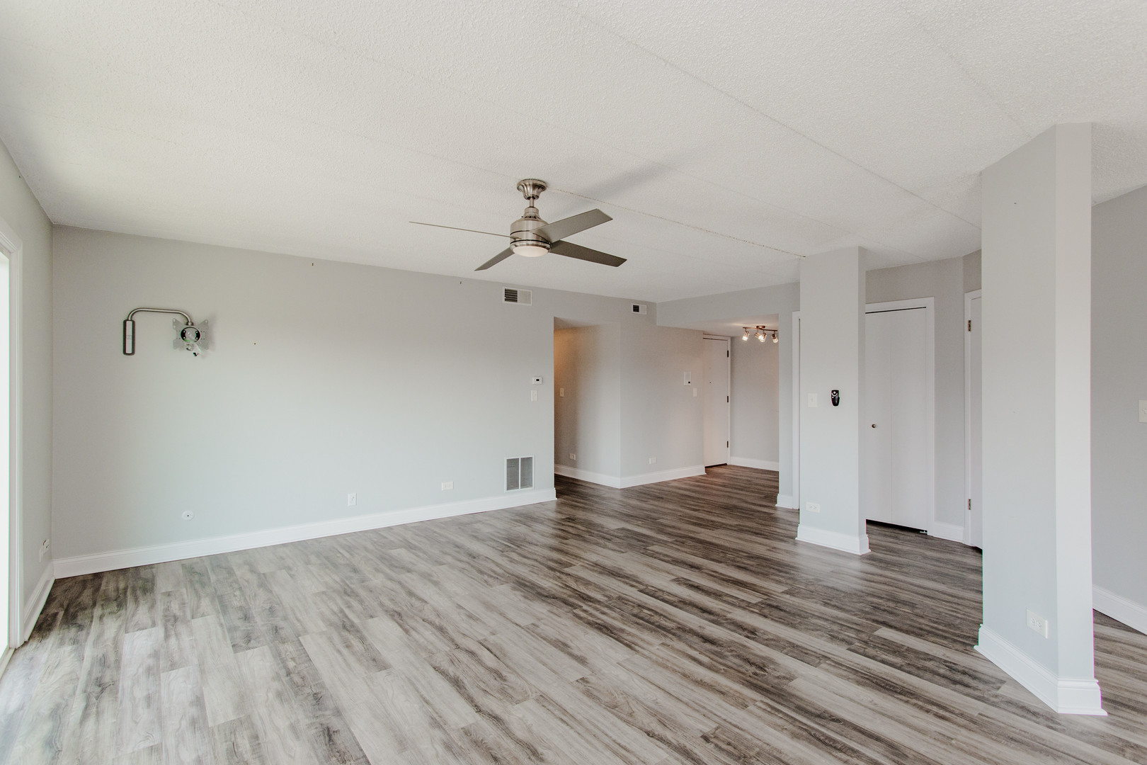 1660 E Thacker Street #3B, Des Plaines, IL 60016