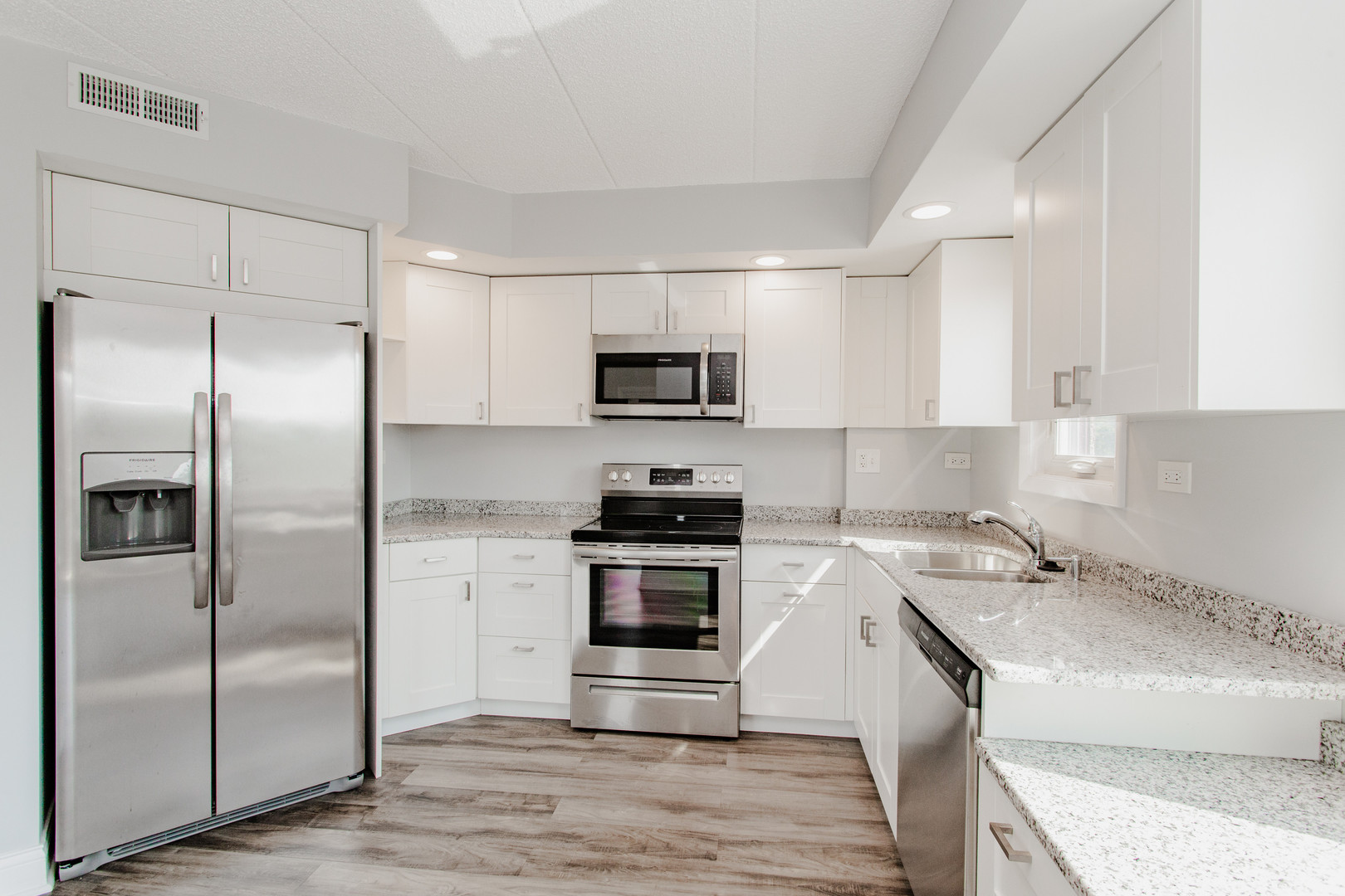1660 E Thacker Street #3B, Des Plaines, IL 60016
