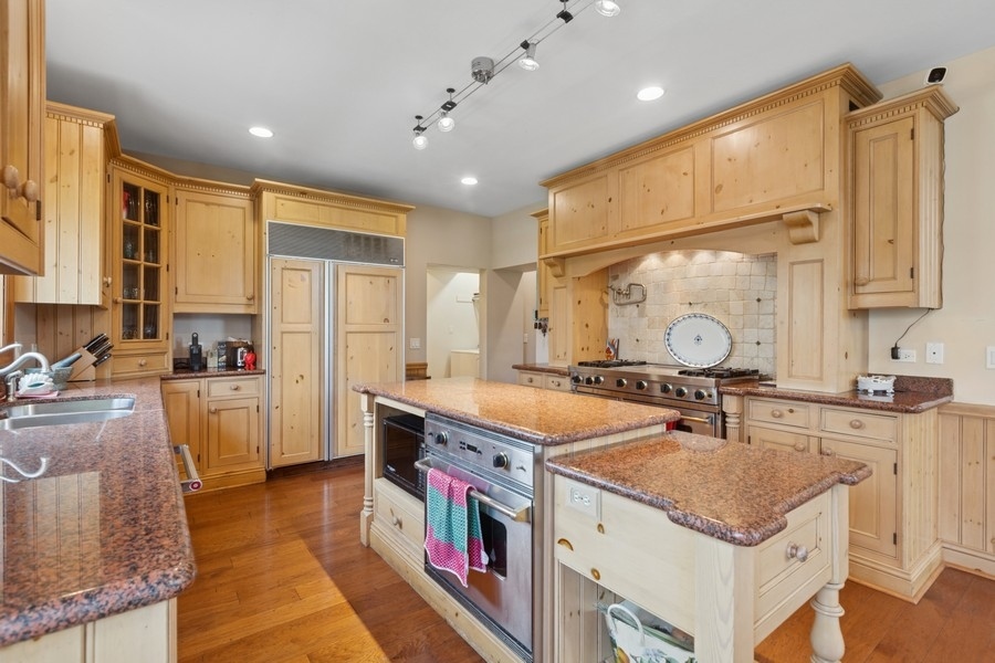 8100 S County Line Road, Burr Ridge, IL 60527