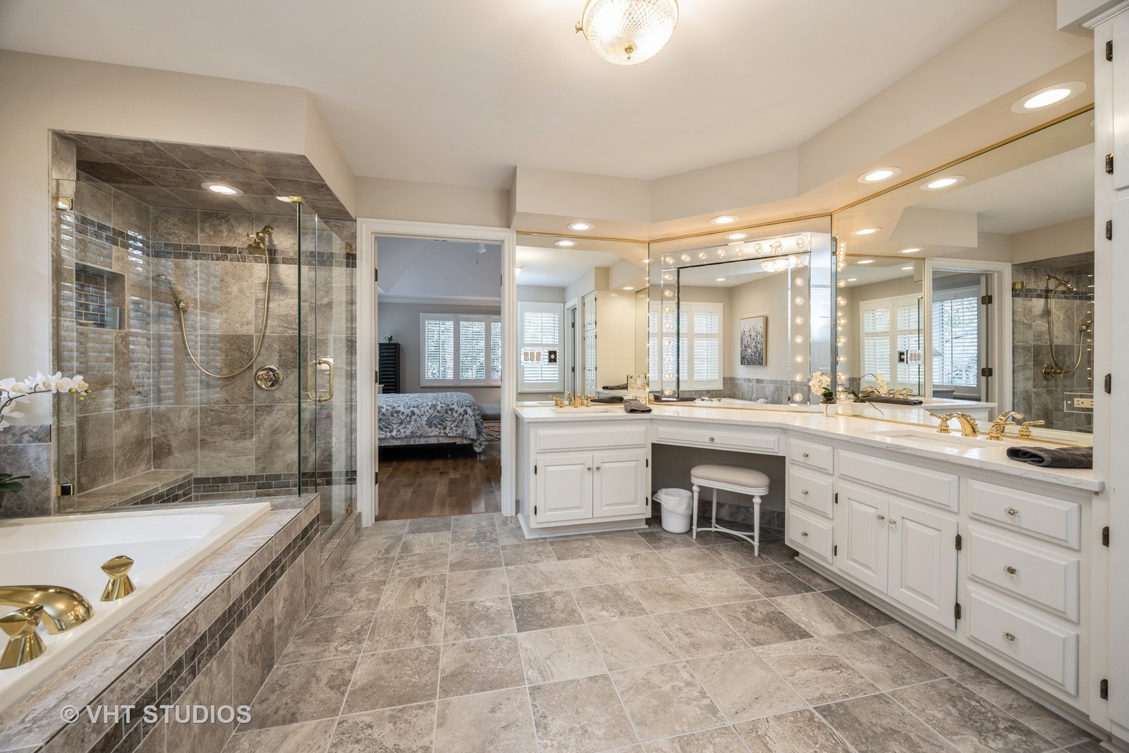 3 Tartan Lakes Circle, Westmont, IL 60559