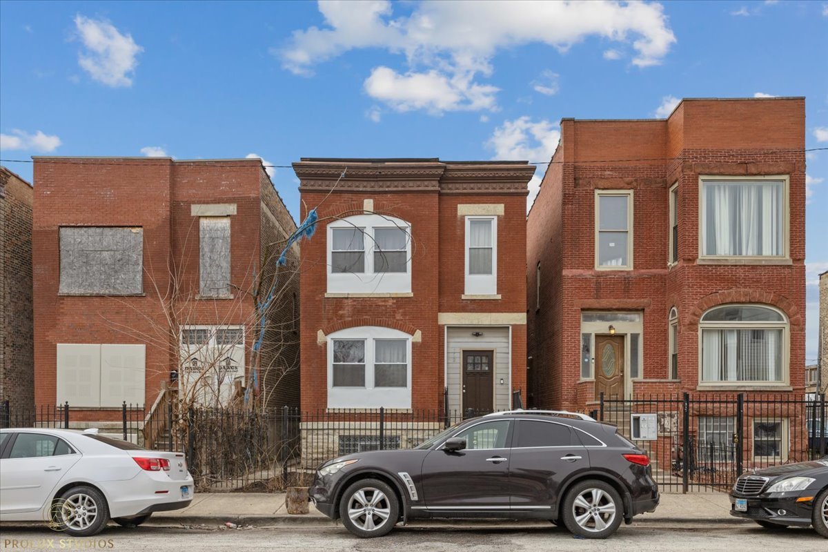 352 N Avers Avenue, Chicago, IL 60624