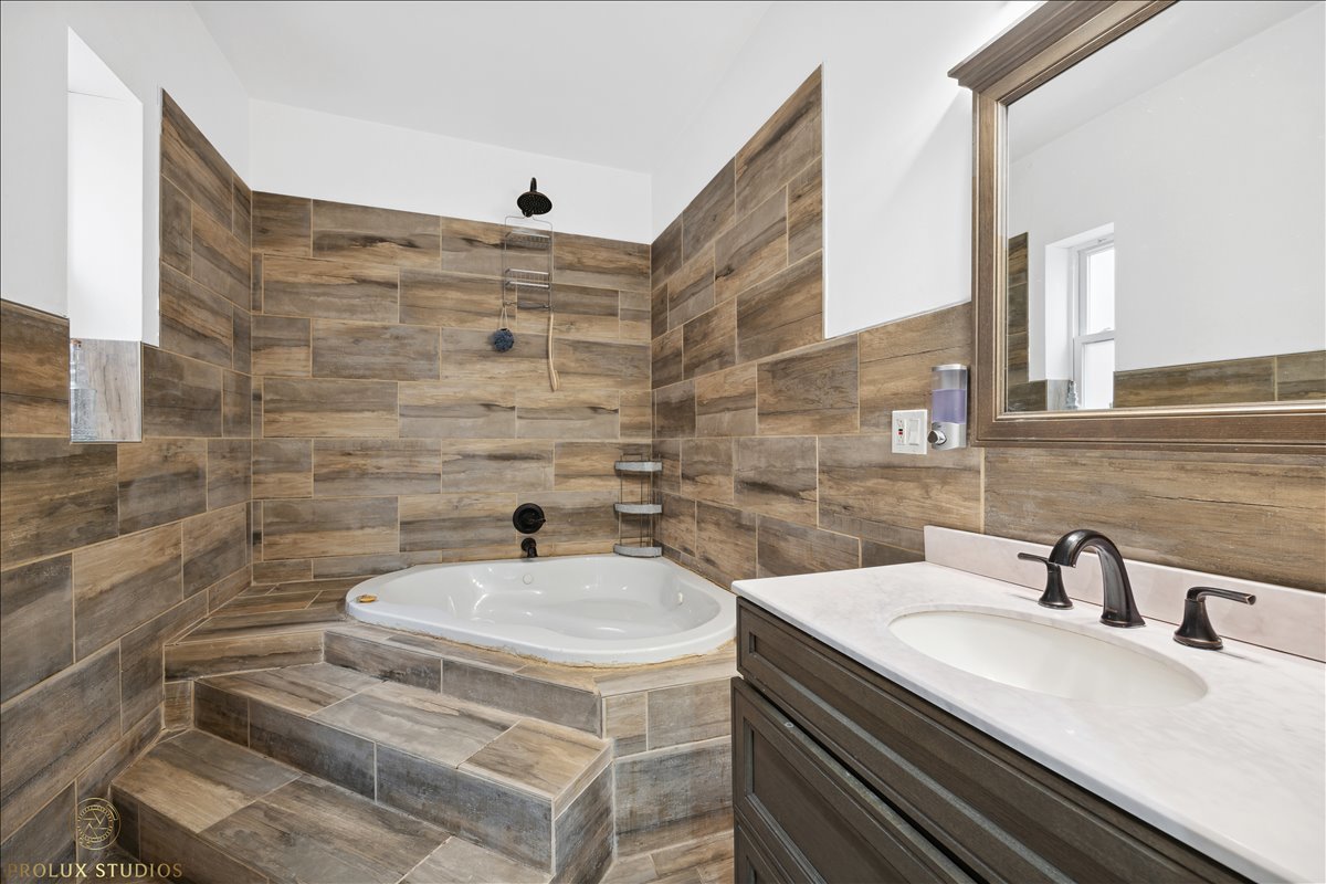 352 N Avers Avenue, Chicago, IL 60624