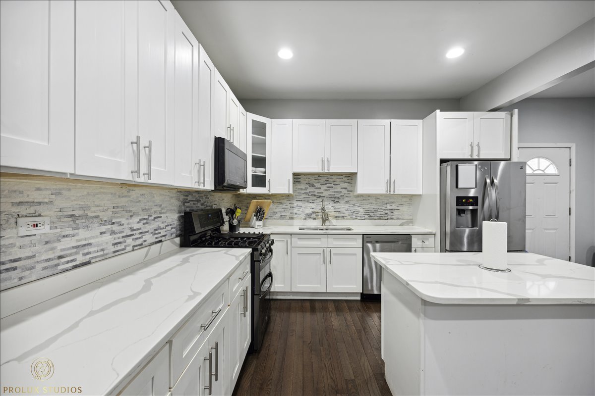 352 N Avers Avenue, Chicago, IL 60624