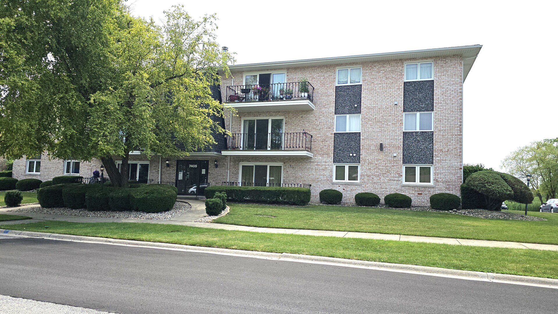7405 Tiffany Drive #2SW, Orland Park, IL 60462