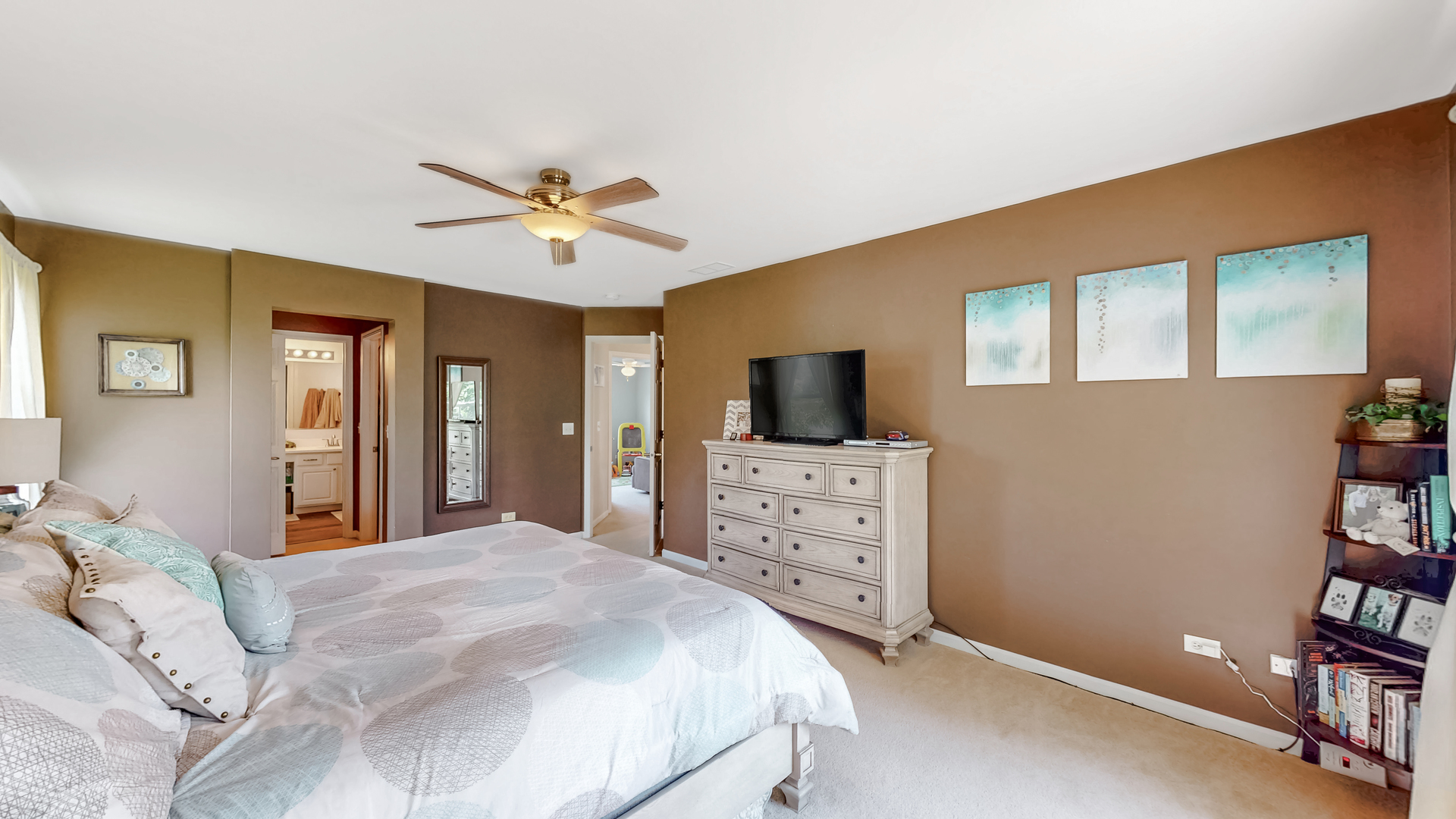6720 Homestead Drive, McHenry, IL 60050