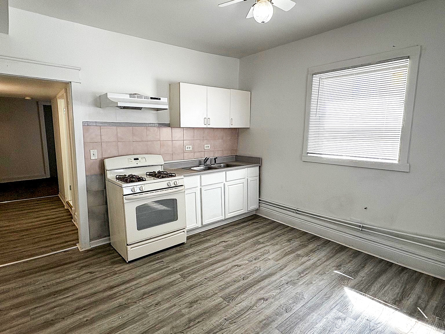 10548 S Ewing Avenue, Chicago, IL 60617