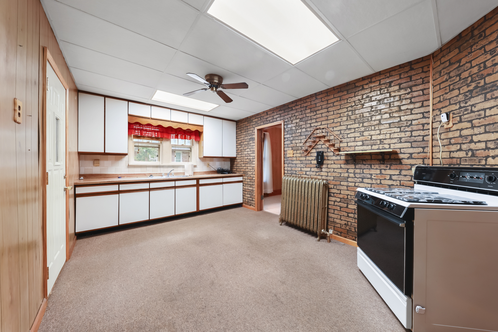 165 W Lincoln Street, Seneca, IL 61360