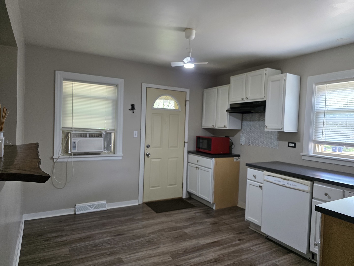 1115 Glenwood Avenue, Waukegan, IL 60085