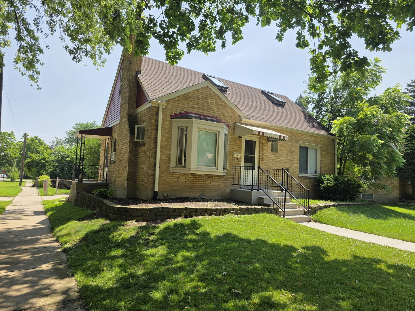 1115 Glenwood Avenue, Waukegan, IL 60085