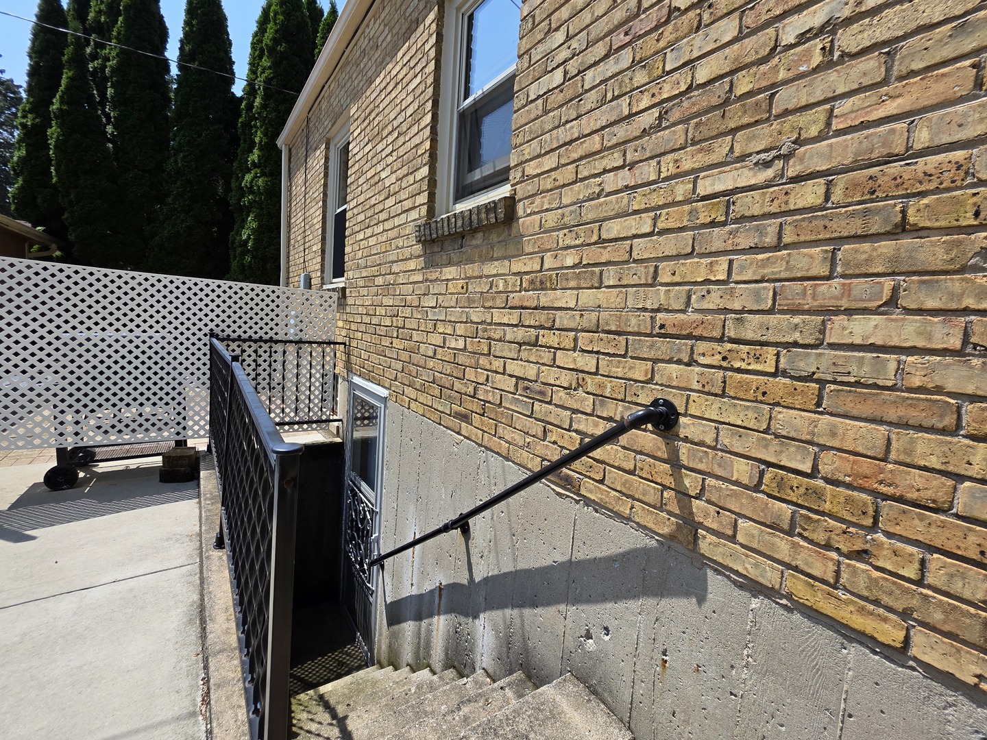 1115 Glenwood Avenue, Waukegan, IL 60085