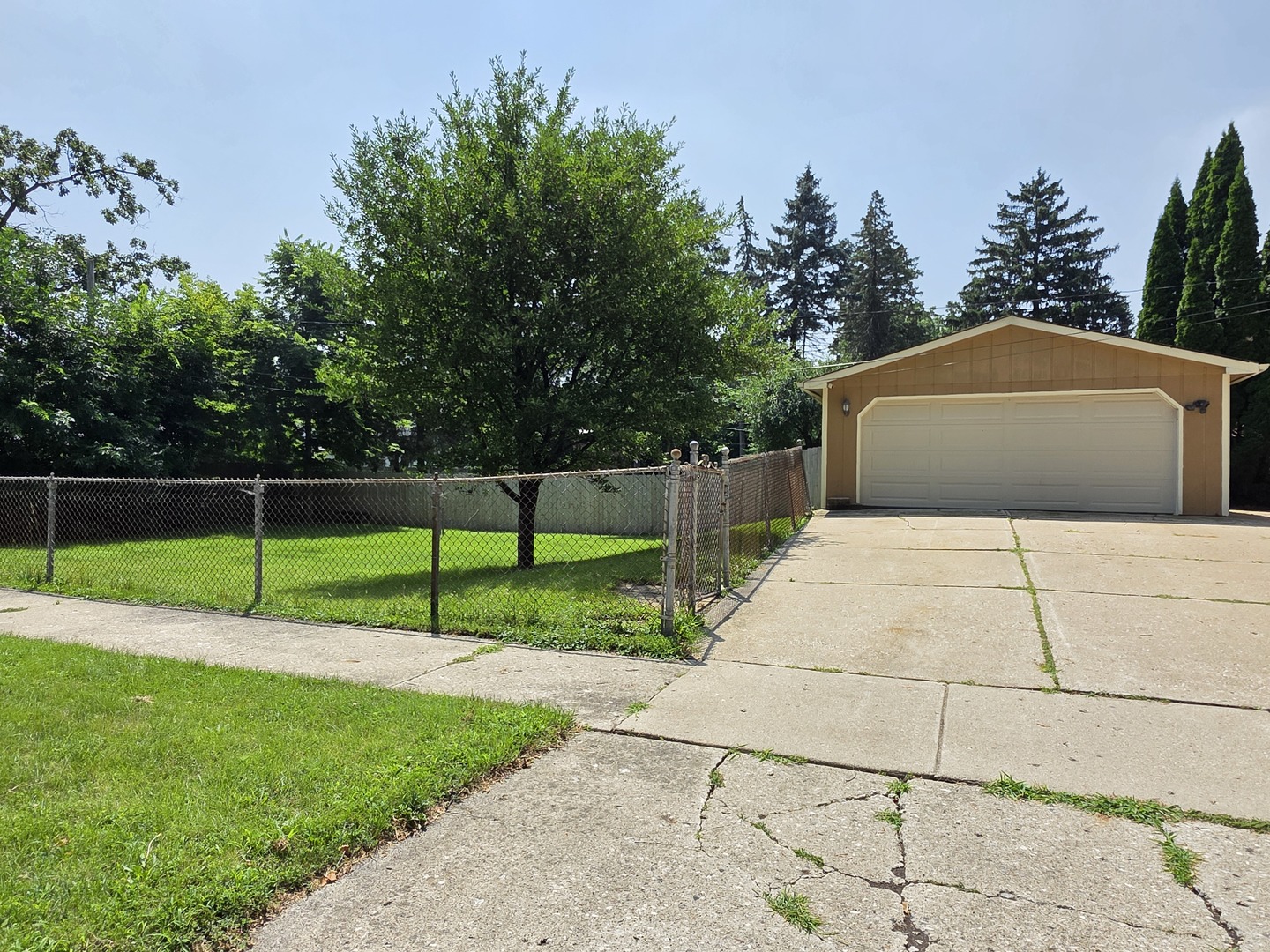 1115 Glenwood Avenue, Waukegan, IL 60085