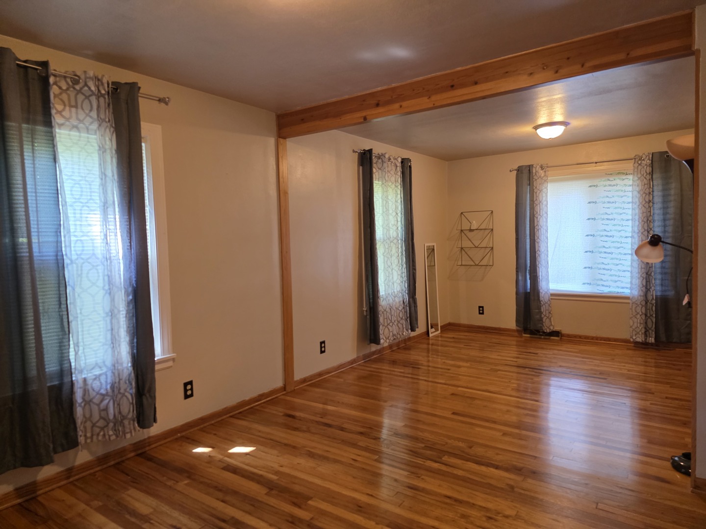 1115 Glenwood Avenue, Waukegan, IL 60085