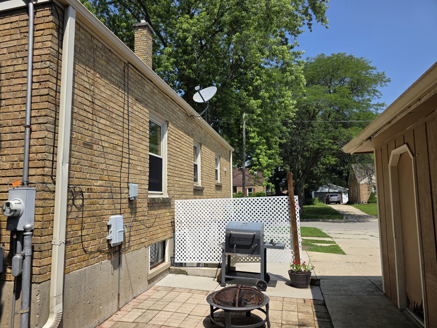 1115 Glenwood Avenue, Waukegan, IL 60085