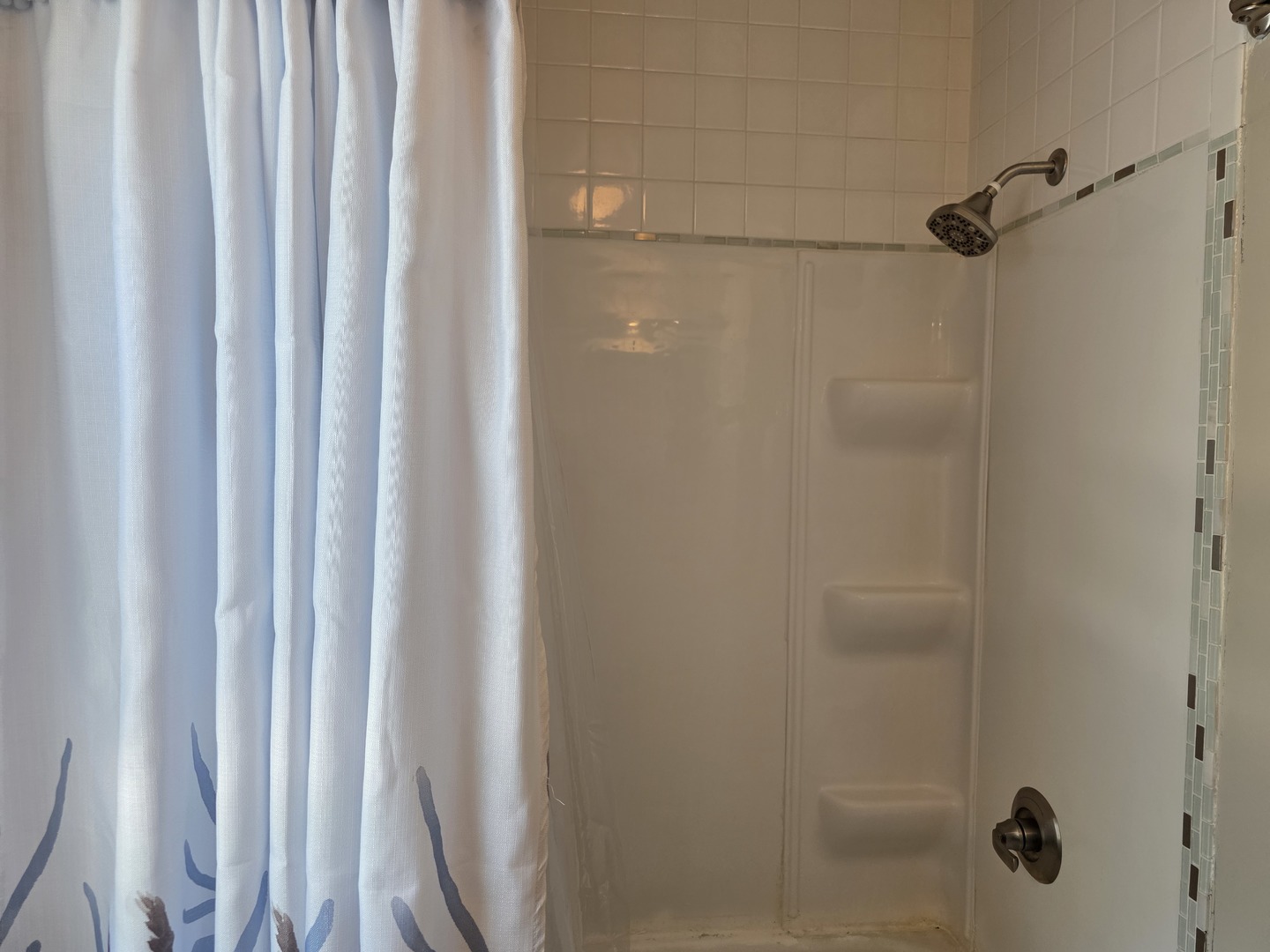 1115 Glenwood Avenue, Waukegan, IL 60085