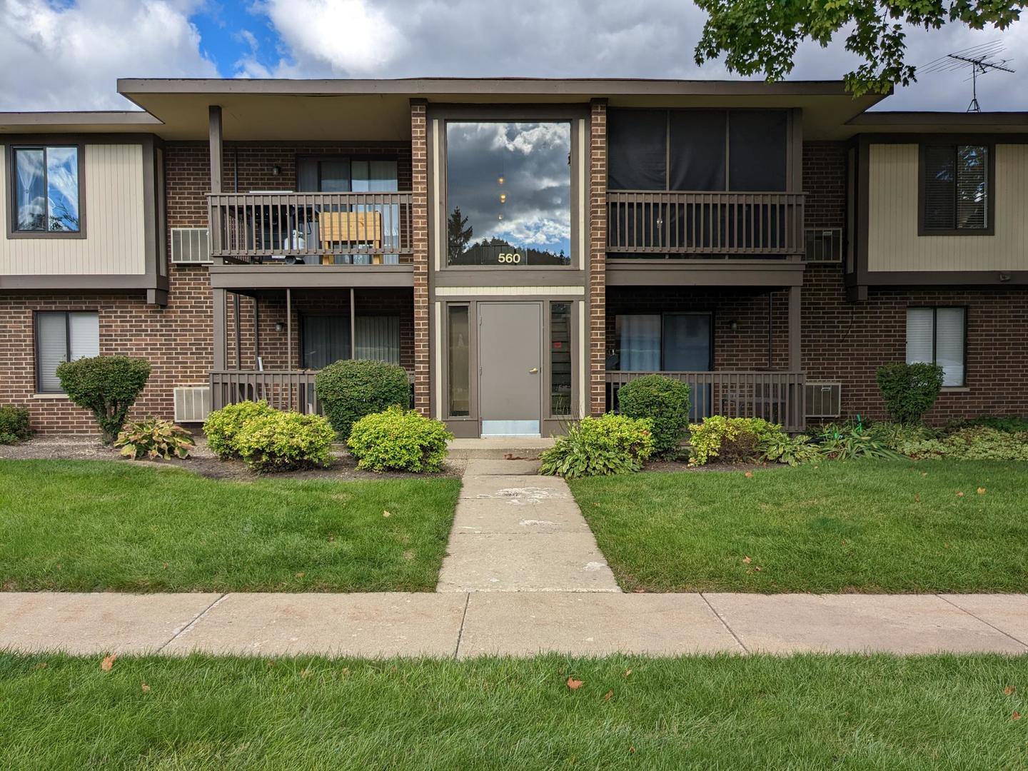 560 Somerset Lane #6, Crystal Lake, IL 60014