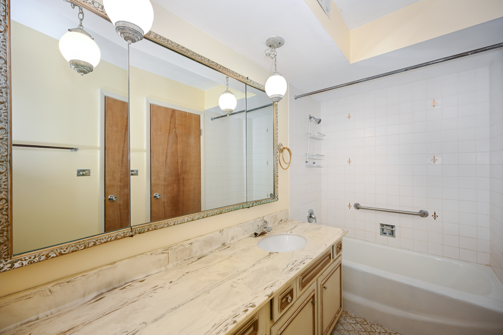 441 Park Boulevard #3I, Glen Ellyn, IL 60137