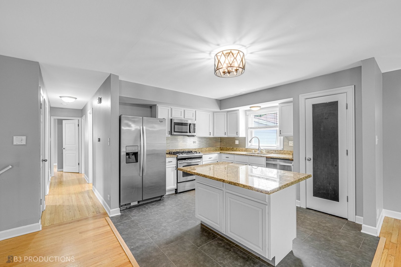 917 Ironwood Avenue, Darien, IL 60561