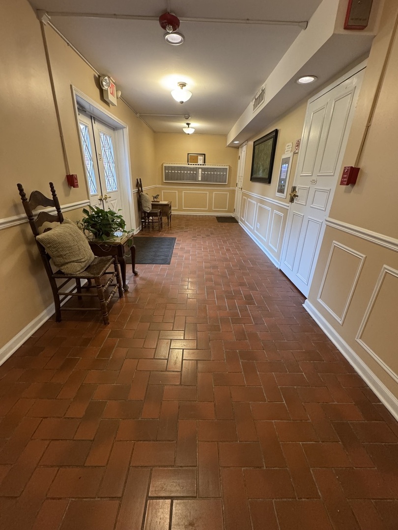 605 Waukegan Road #1G, Glenview, IL 60025