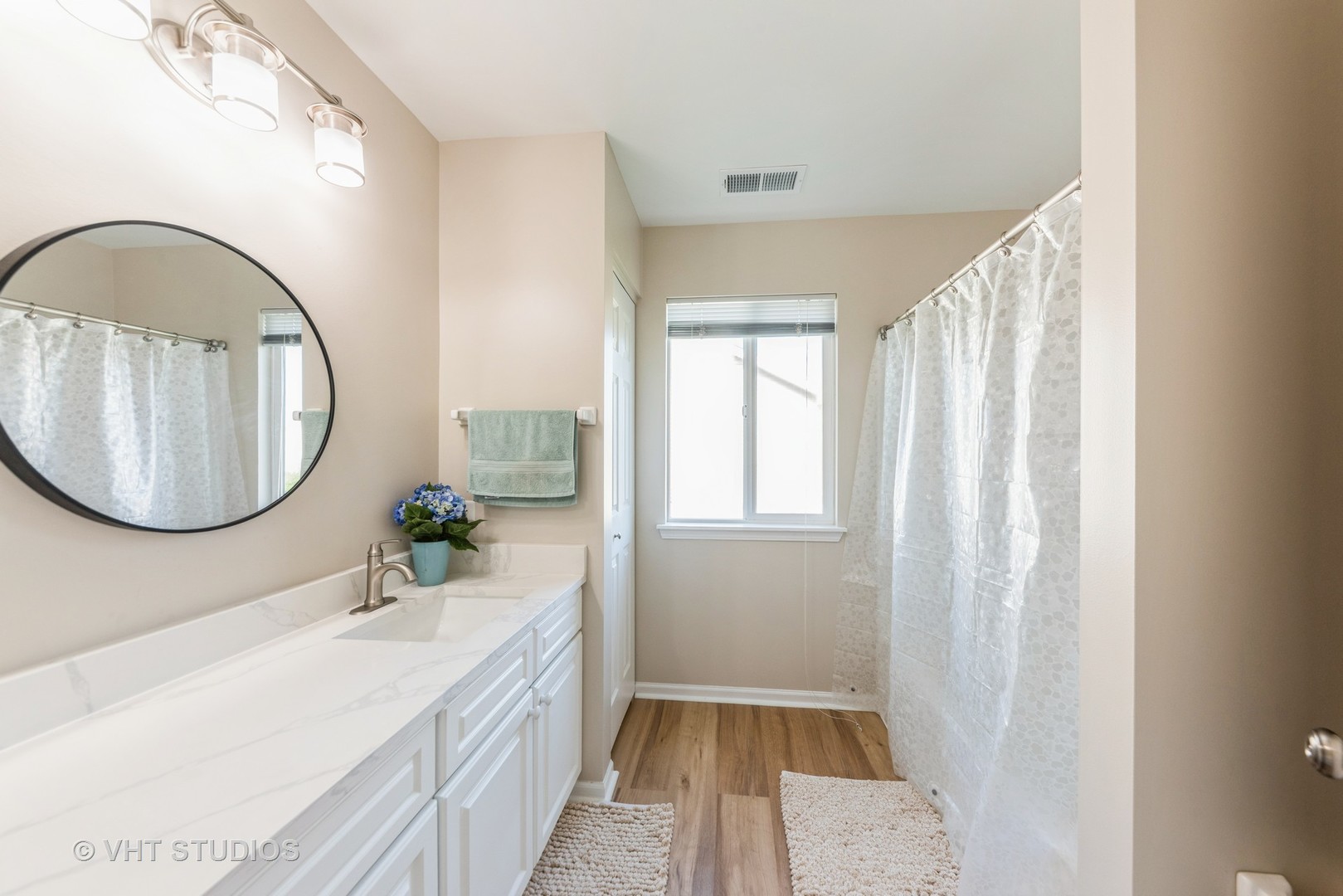 715 W Jonathan Drive, Round Lake, IL 60073