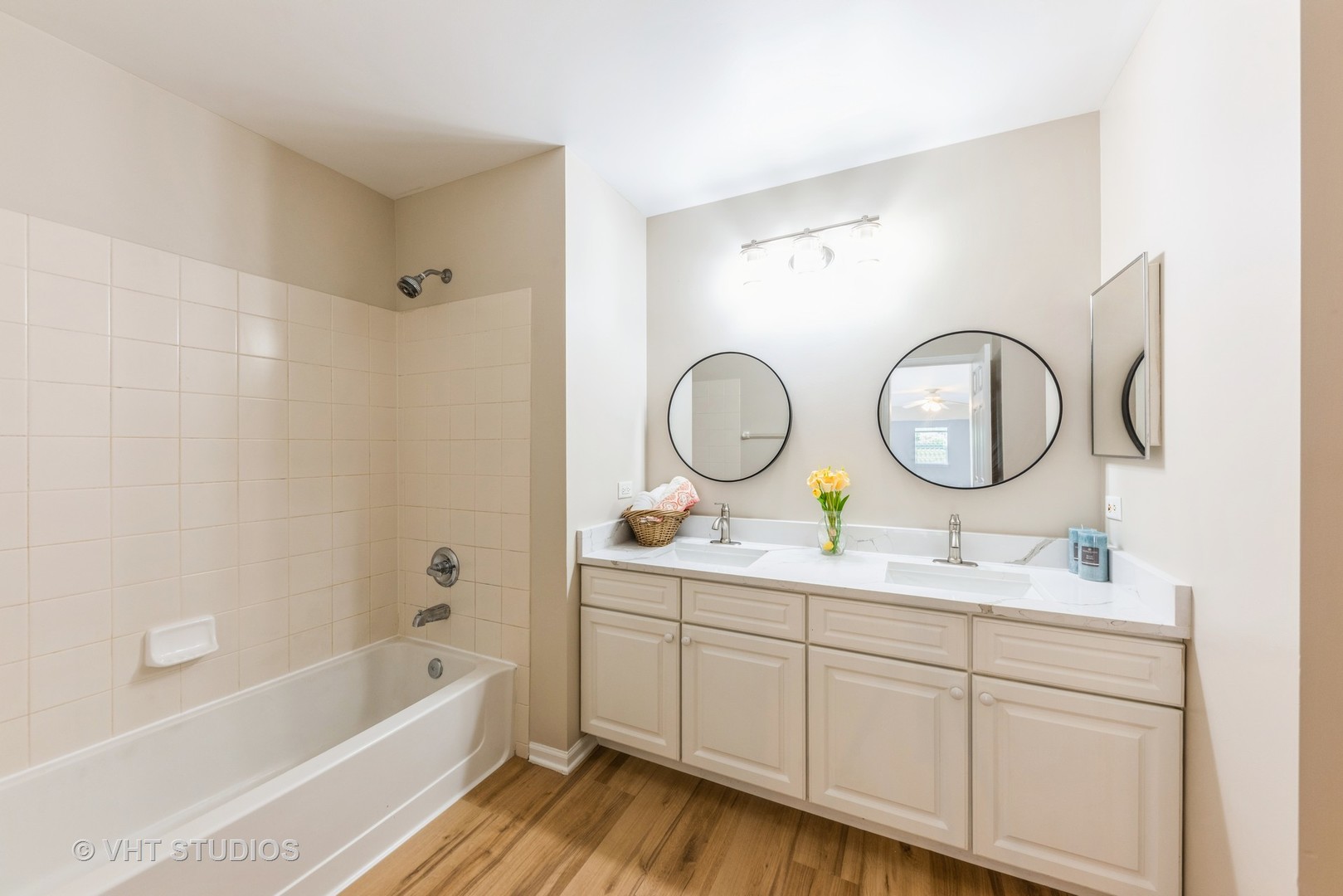 715 W Jonathan Drive, Round Lake, IL 60073