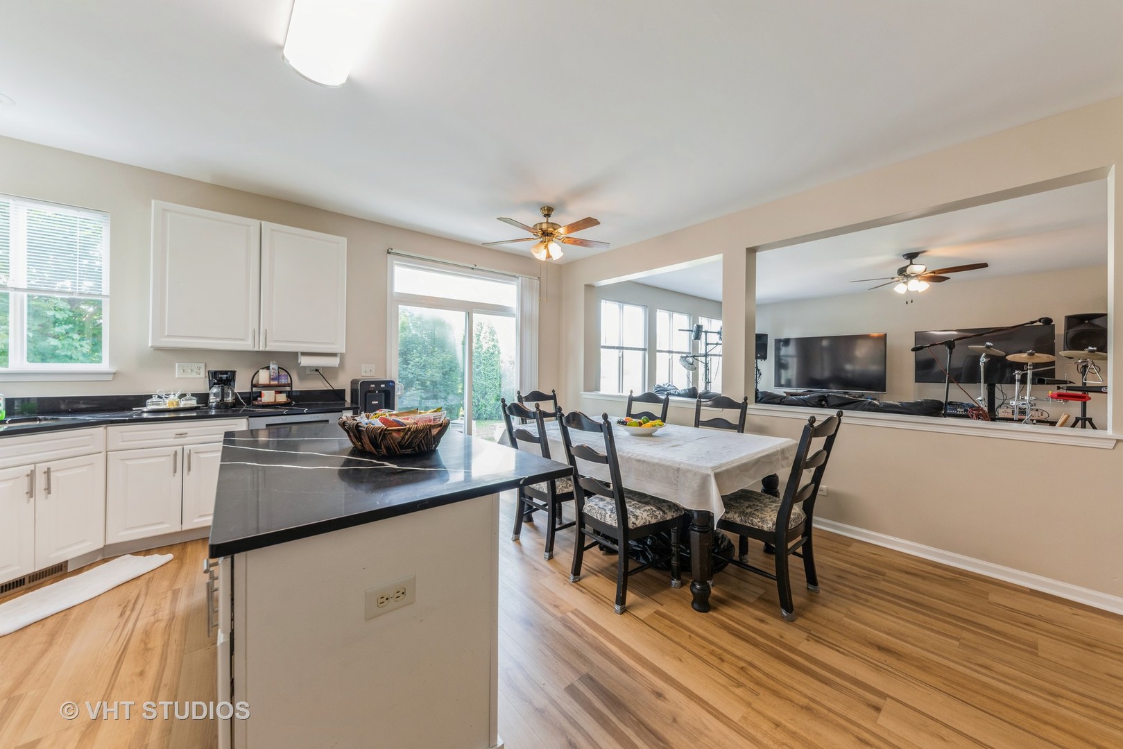 715 W Jonathan Drive, Round Lake, IL 60073