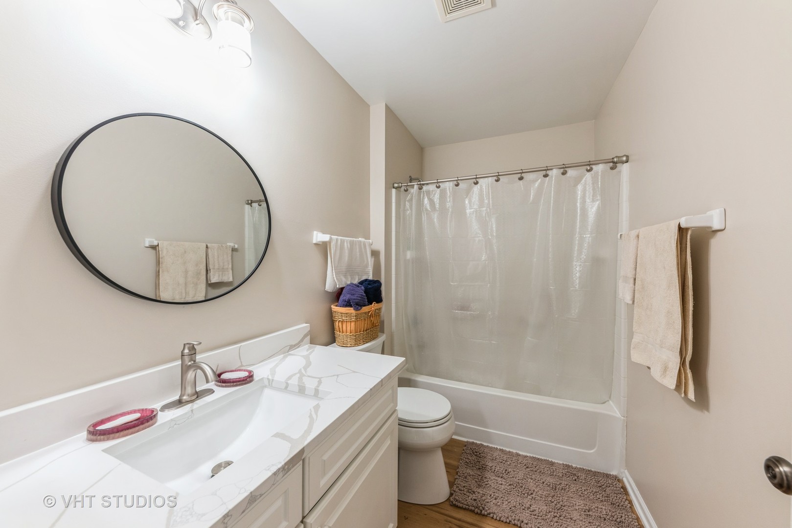 715 W Jonathan Drive, Round Lake, IL 60073