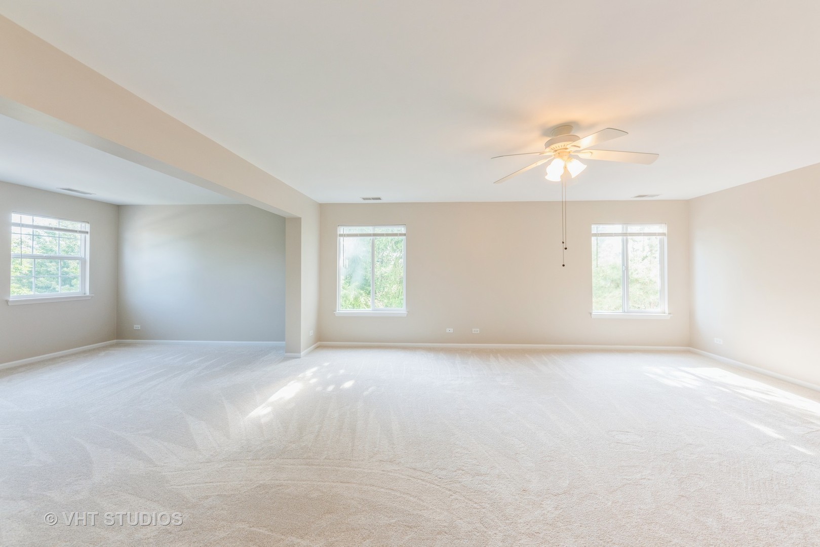 715 W Jonathan Drive, Round Lake, IL 60073