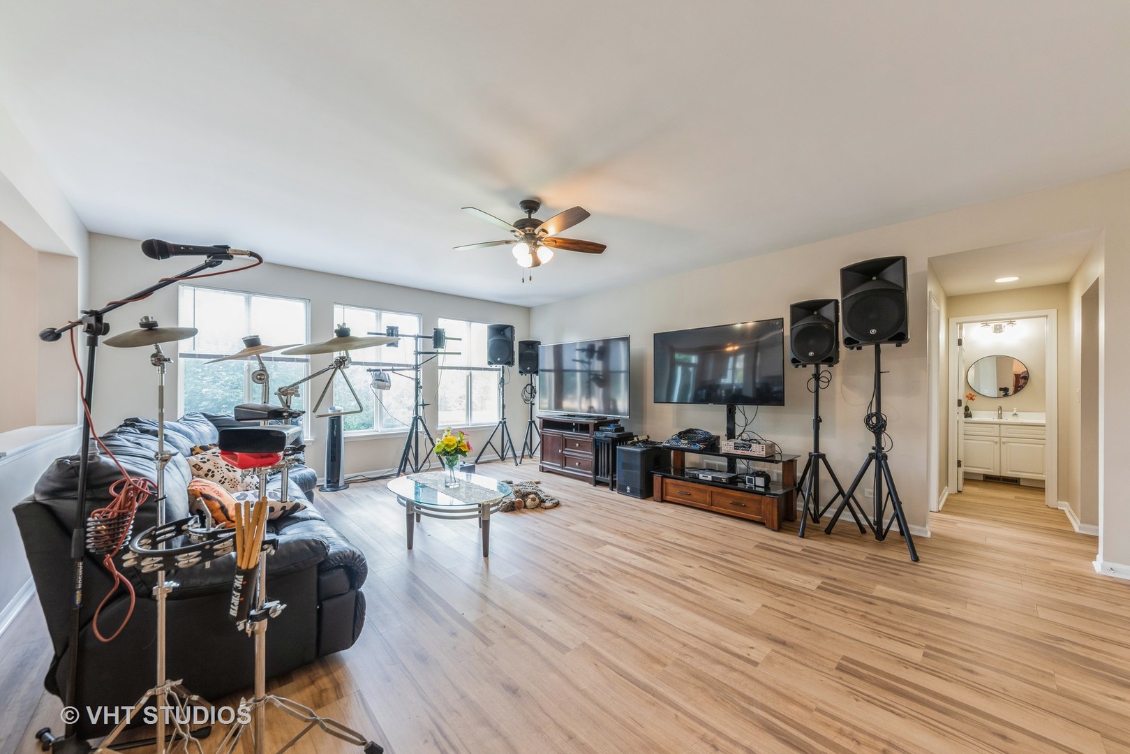 715 W Jonathan Drive, Round Lake, IL 60073