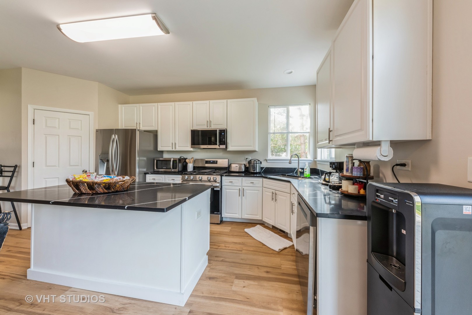 715 W Jonathan Drive, Round Lake, IL 60073